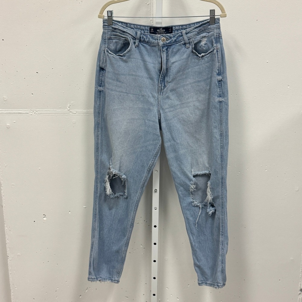 Hollister Ultra High-Rise Mom Jeans Light Wash Distressed Blue Denim W31 L27